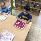 Dozen groot en klein, spelen met dozen is fijn