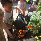 In de tuin - bloemen voor mama