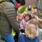 In de tuin - bloemen voor mama